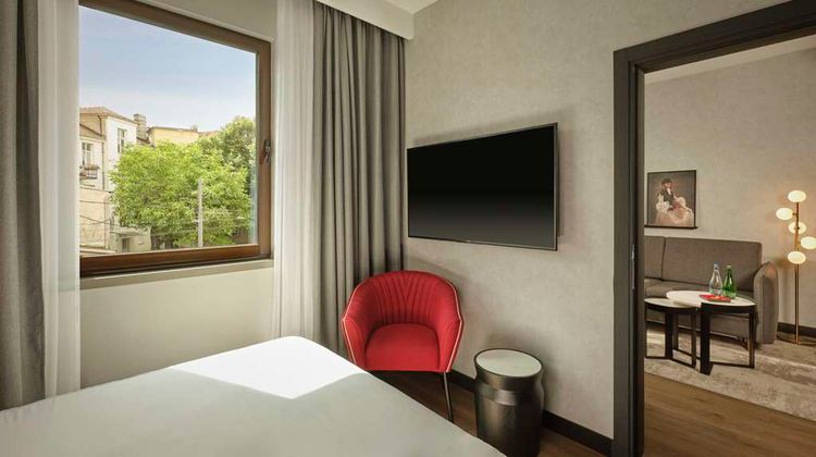 Radisson Red Belgrade Suite