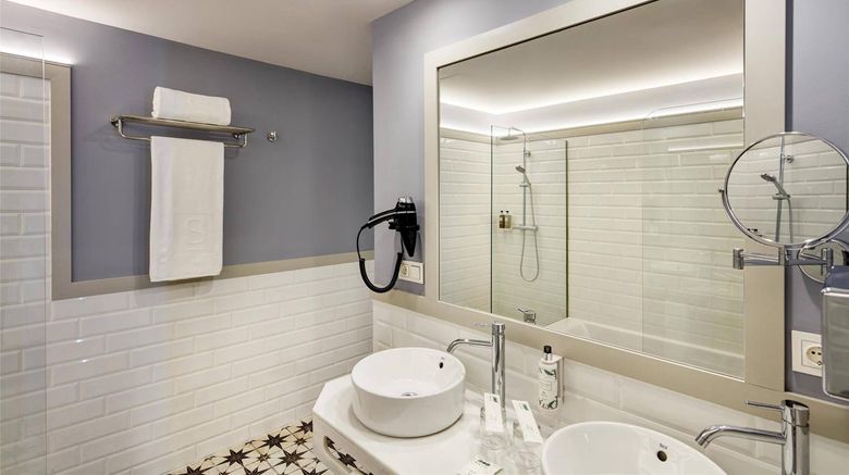 <b>Sercotel Granada Suites Ascend Coll Room</b>. Images powered by <a href="https://iceportal.shijigroup.com/" title="IcePortal" target="_blank">IcePortal</a>.