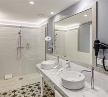 Sercotel Granada Suites Ascend Coll Room