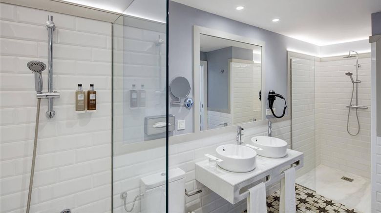 <b>Sercotel Granada Suites Ascend Coll Room</b>. Images powered by <a href="https://iceportal.shijigroup.com/" title="IcePortal" target="_blank">IcePortal</a>.