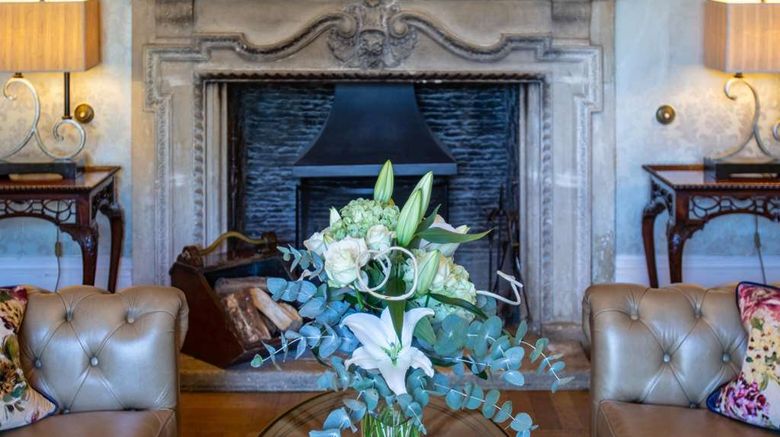 <b>The Greenway Hotel & Spa Lobby</b>. Images powered by <a href="https://iceportal.shijigroup.com/" title="IcePortal" target="_blank">IcePortal</a>.