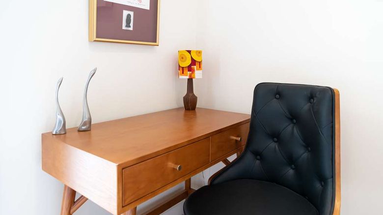 <b>Ohtel Auckland Room</b>. Images powered by <a href="https://iceportal.shijigroup.com/" title="IcePortal" target="_blank">IcePortal</a>.