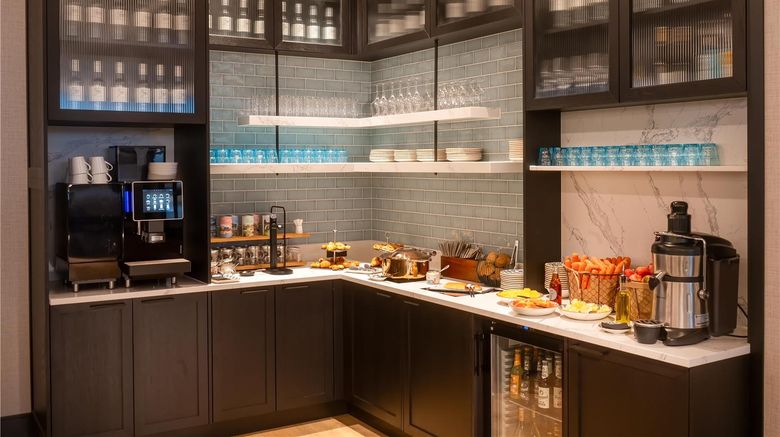 <b>DoubleTree by Hilton Berlin Ku'damm Restaurant</b>. Images powered by <a href="https://iceportal.shijigroup.com/" title="IcePortal" target="_blank">IcePortal</a>.