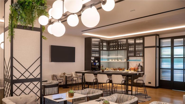 <b>DoubleTree by Hilton Berlin Ku'damm Restaurant</b>. Images powered by <a href="https://iceportal.shijigroup.com/" title="IcePortal" target="_blank">IcePortal</a>.