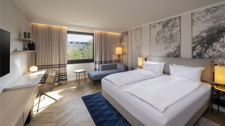 <b>DoubleTree by Hilton Berlin Ku'damm Room</b>. Images powered by <a href="https://iceportal.shijigroup.com/" title="IcePortal" target="_blank">IcePortal</a>.