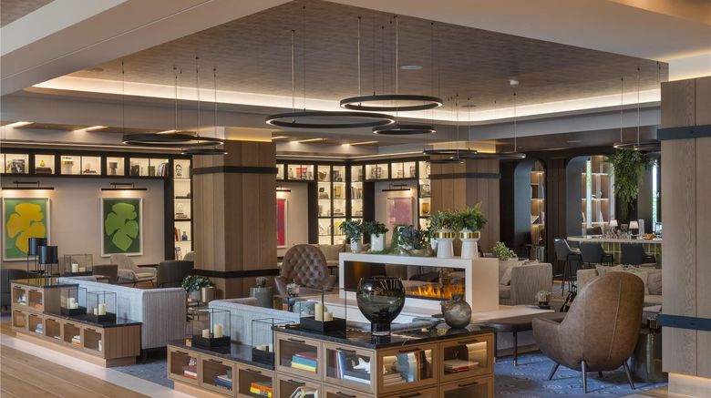 <b>DoubleTree by Hilton Berlin Ku'damm Lobby</b>. Images powered by <a href="https://iceportal.shijigroup.com/" title="IcePortal" target="_blank">IcePortal</a>.