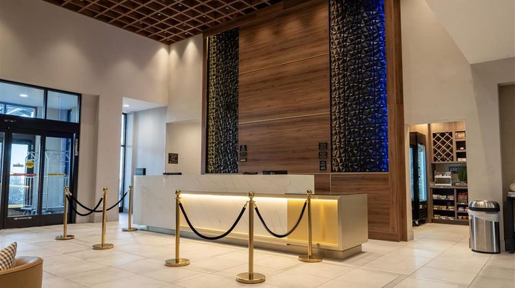 DoubleTree by Hilton Fort Worth Fossil Lobby
