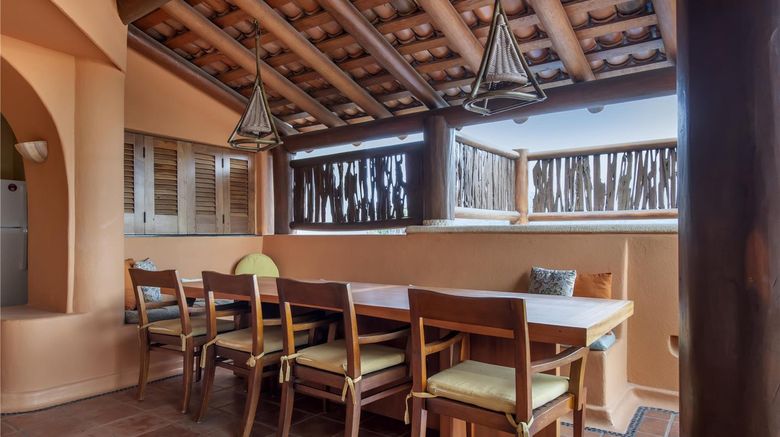 <b>Hilton Grand Vacations Club Zihuatanejo Room</b>. Images powered by <a href="https://iceportal.shijigroup.com/" title="IcePortal" target="_blank">IcePortal</a>.
