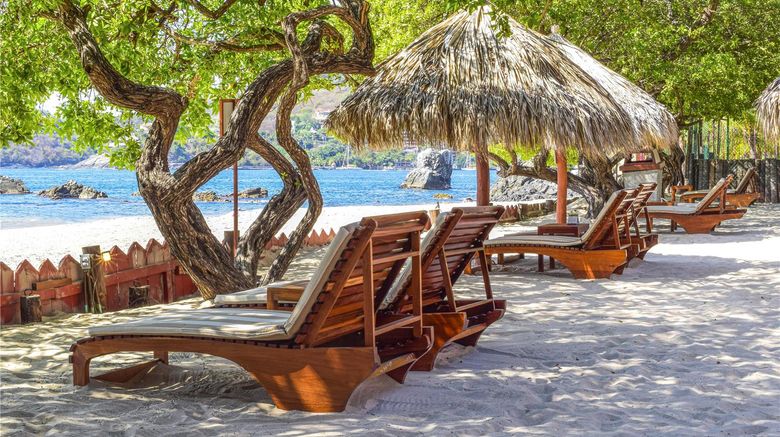 <b>Hilton Grand Vacations Club Zihuatanejo Beach</b>. Images powered by <a href="https://iceportal.shijigroup.com/" title="IcePortal" target="_blank">IcePortal</a>.