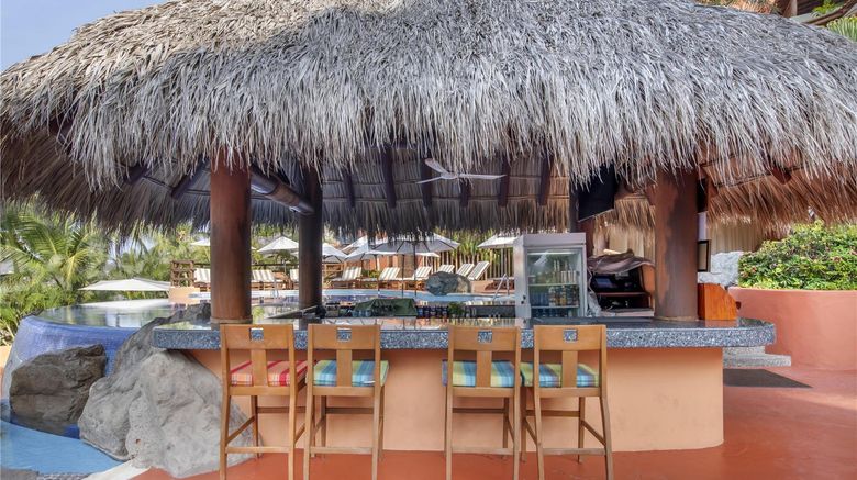 <b>Hilton Grand Vacations Club Zihuatanejo Restaurant</b>. Images powered by <a href="https://iceportal.shijigroup.com/" title="IcePortal" target="_blank">IcePortal</a>.