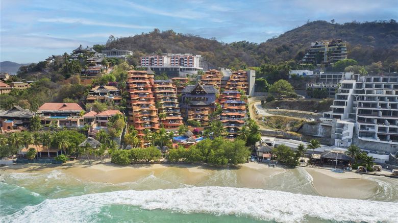 <b>Hilton Grand Vacations Club Zihuatanejo Beach</b>. Images powered by <a href="https://iceportal.shijigroup.com/" title="IcePortal" target="_blank">IcePortal</a>.