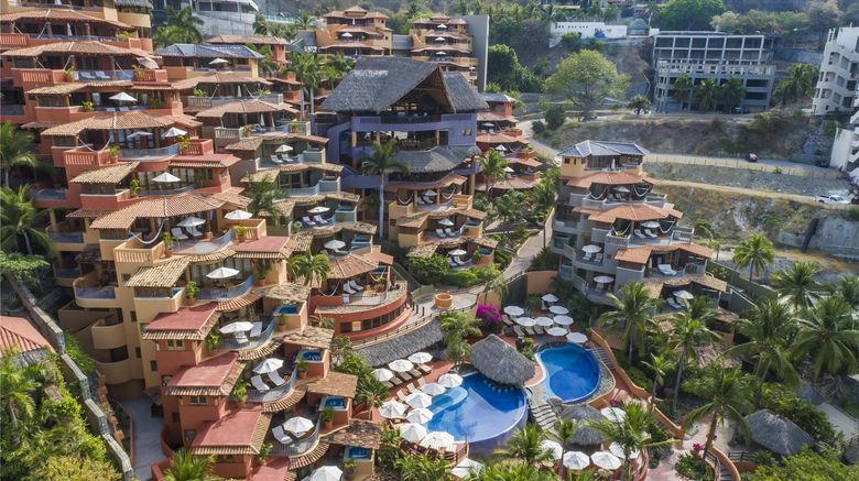 <b>Hilton Grand Vacations Club Zihuatanejo Pool</b>. Images powered by <a href="https://iceportal.shijigroup.com/" title="IcePortal" target="_blank">IcePortal</a>.