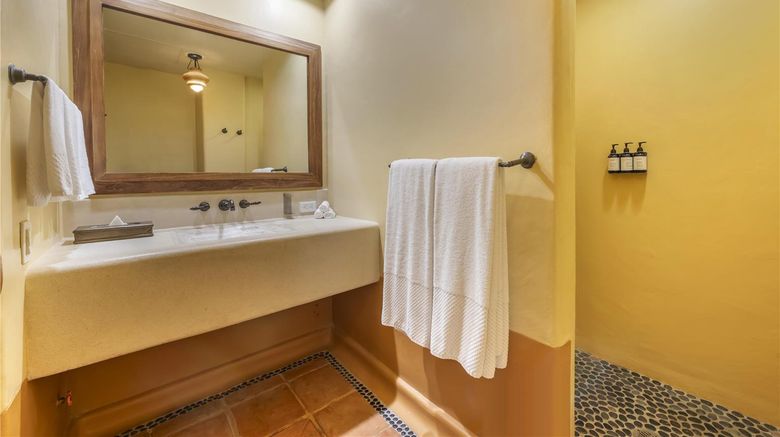 <b>Hilton Grand Vacations Club Zihuatanejo Room</b>. Images powered by <a href="https://iceportal.shijigroup.com/" title="IcePortal" target="_blank">IcePortal</a>.