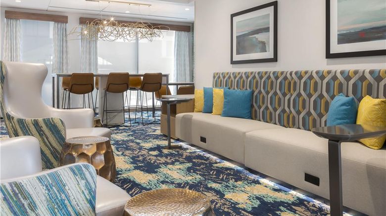 <b>DoubleTree by Hilton Wilmington Lobby</b>. Images powered by <a href="https://iceportal.shijigroup.com/" title="IcePortal" target="_blank">IcePortal</a>.