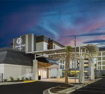 DoubleTree by Hilton Wilmington Exterior