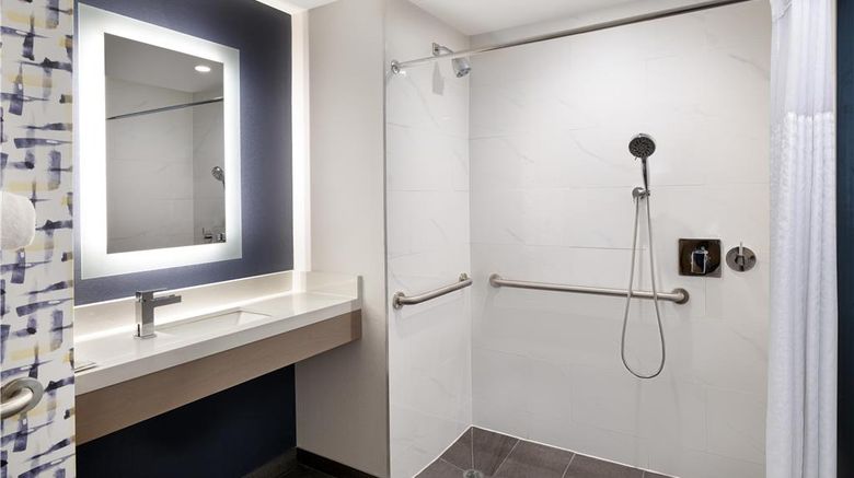 <b>DoubleTree by Hilton Long Island City Room</b>. Images powered by <a href="https://iceportal.shijigroup.com/" title="IcePortal" target="_blank">IcePortal</a>.