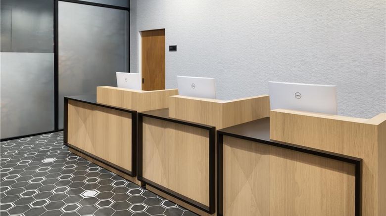 <b>DoubleTree by Hilton Long Island City Lobby</b>. Images powered by <a href="https://iceportal.shijigroup.com/" title="IcePortal" target="_blank">IcePortal</a>.