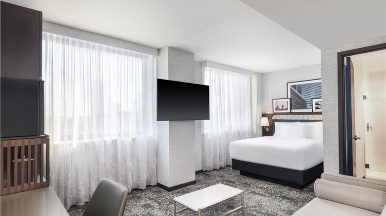 <b>DoubleTree by Hilton Long Island City Room</b>. Images powered by <a href="https://iceportal.shijigroup.com/" title="IcePortal" target="_blank">IcePortal</a>.