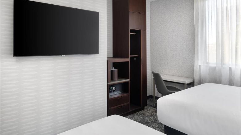 <b>DoubleTree by Hilton Long Island City Room</b>. Images powered by <a href="https://iceportal.shijigroup.com/" title="IcePortal" target="_blank">IcePortal</a>.