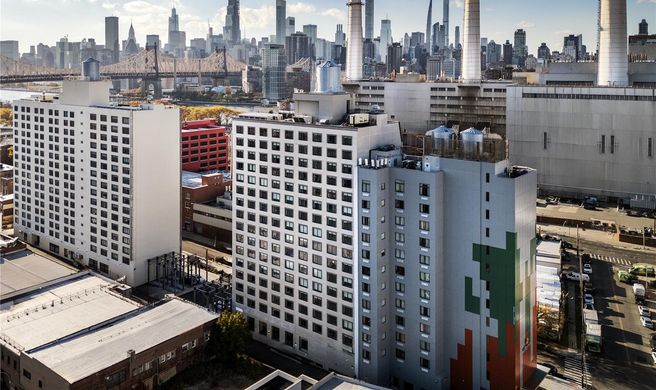 DoubleTree by Hilton Long Island City Exterior