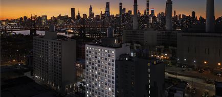 DoubleTree by Hilton Long Island City Exterior