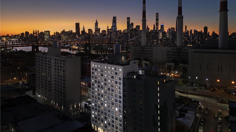 <b>DoubleTree by Hilton Long Island City Exterior</b>. Images powered by <a href="https://iceportal.shijigroup.com/" title="IcePortal" target="_blank">IcePortal</a>.