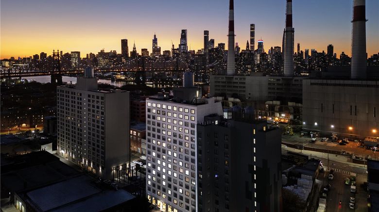 <b>DoubleTree by Hilton Long Island City Exterior</b>. Images powered by <a href="https://iceportal.shijigroup.com/" title="IcePortal" target="_blank">IcePortal</a>.