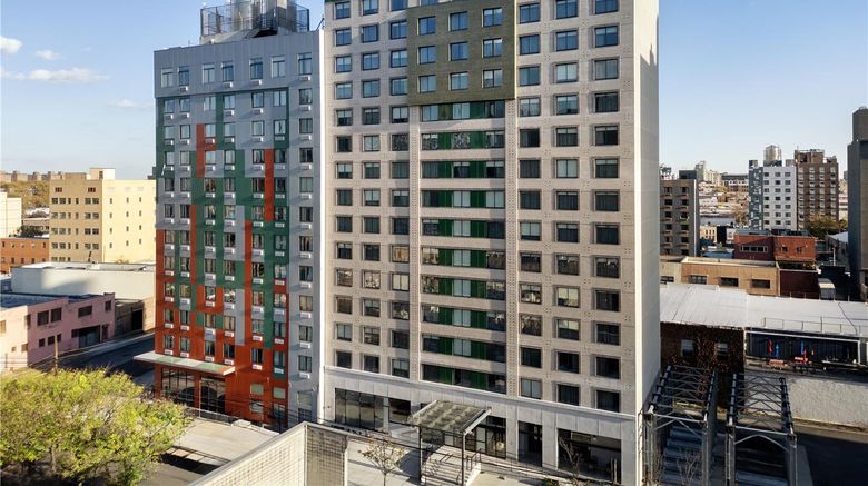 <b>DoubleTree by Hilton Long Island City Exterior</b>. Images powered by <a href="https://iceportal.shijigroup.com/" title="IcePortal" target="_blank">IcePortal</a>.