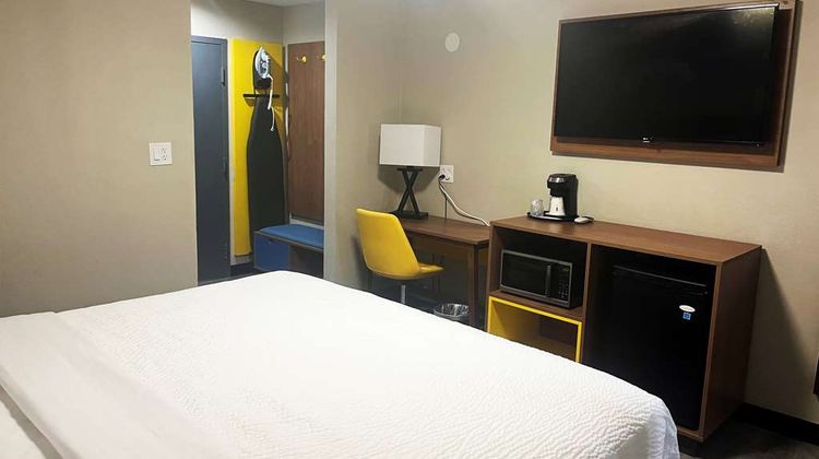 Days Inn by Wyndham Albuquerque Room