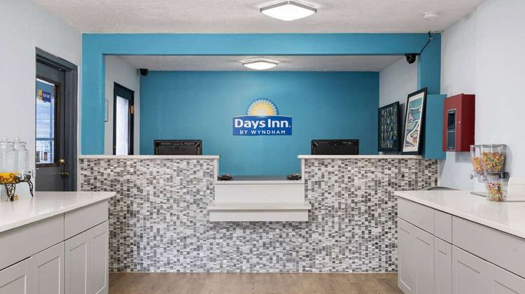Days Inn by Wyndham Albuquerque Lobby
