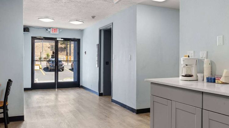 Days Inn by Wyndham Albuquerque Lobby