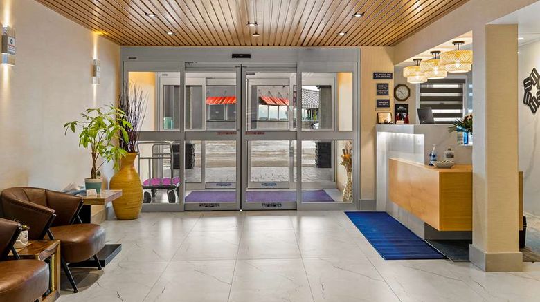 <b>SureStay Plus by Best Western Brooks Lobby</b>. Images powered by <a href="https://iceportal.shijigroup.com/" title="IcePortal" target="_blank">IcePortal</a>.