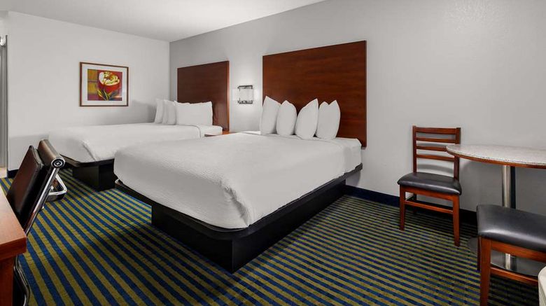 <b>SureStay Plus by Best Western Brooks Room</b>. Images powered by <a href="https://iceportal.shijigroup.com/" title="IcePortal" target="_blank">IcePortal</a>.