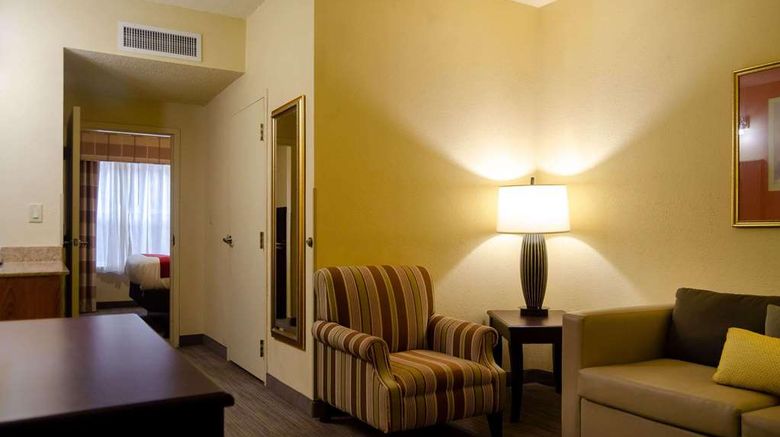 <b>Country Inn & Suites Tuscaloosa Room</b>. Images powered by <a href="https://iceportal.shijigroup.com/" title="IcePortal" target="_blank">IcePortal</a>.