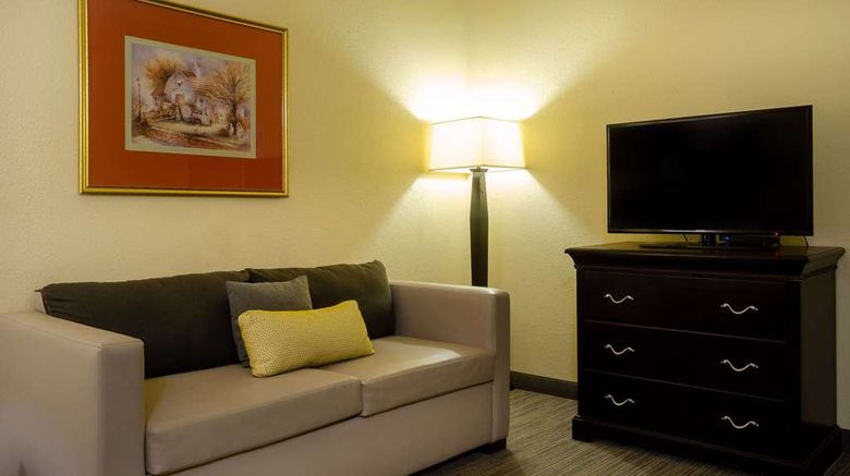 <b>Country Inn & Suites Tuscaloosa Room</b>. Images powered by <a href="https://iceportal.shijigroup.com/" title="IcePortal" target="_blank">IcePortal</a>.