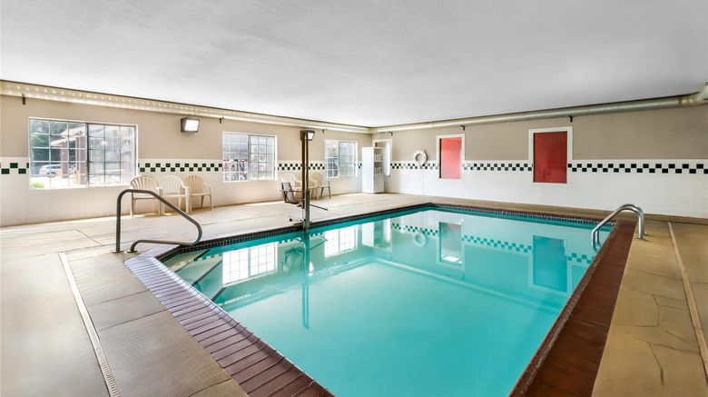 <b>Country Inn & Suites Hot Springs Pool</b>. Images powered by <a href="https://iceportal.shijigroup.com/" title="IcePortal" target="_blank">IcePortal</a>.