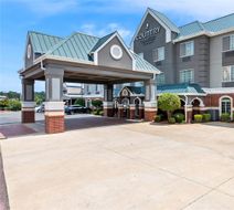 Country Inn & Suites Hot Springs Exterior