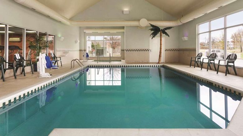 <b>Country Inn & Suites Bentonville South Pool</b>. Images powered by <a href="https://iceportal.shijigroup.com/" title="IcePortal" target="_blank">IcePortal</a>.