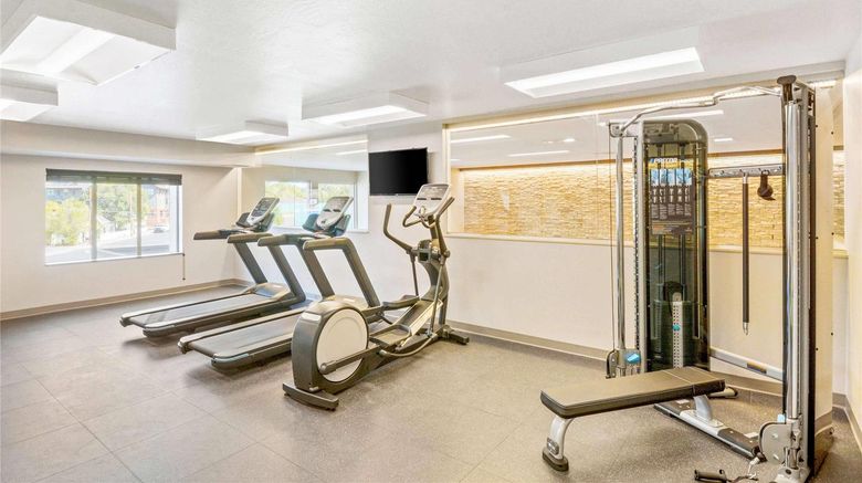 <b>Country Inn & Suites Flagstaff Downtown Health</b>. Images powered by <a href="https://iceportal.shijigroup.com/" title="IcePortal" target="_blank">IcePortal</a>.