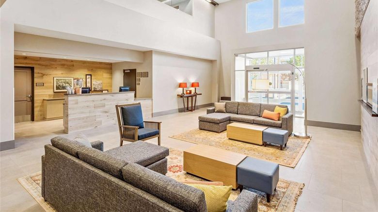 <b>Country Inn & Suites Flagstaff Downtown Lobby</b>. Images powered by <a href="https://iceportal.shijigroup.com/" title="IcePortal" target="_blank">IcePortal</a>.