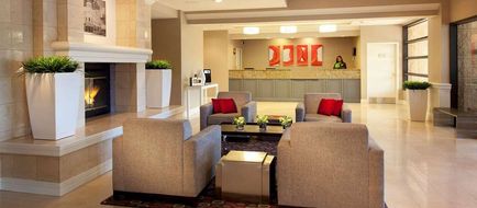 Radisson Hotel Phoenix Airport Lobby