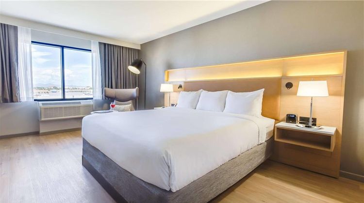 Radisson Hotel Phoenix Airport Room