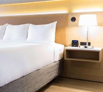 Radisson Hotel Phoenix Airport Room