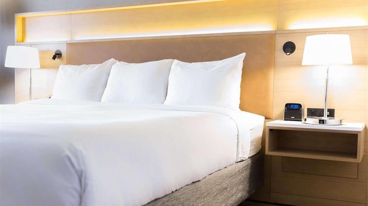 Radisson Hotel Phoenix Airport Room
