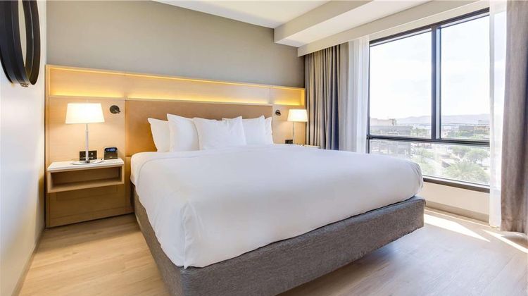 Radisson Hotel Phoenix Airport Suite