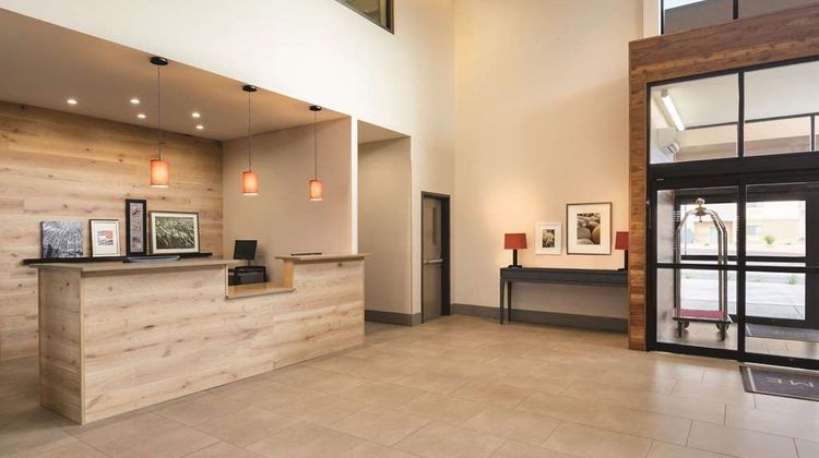 Country Inn & Suites by Radisson Page AZ Lobby