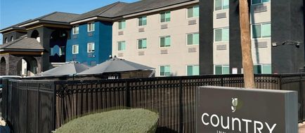 Country Inn & Suites Phoenix Airport Exterior