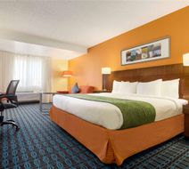 Country Inn & Suites Phoenix Airport Room