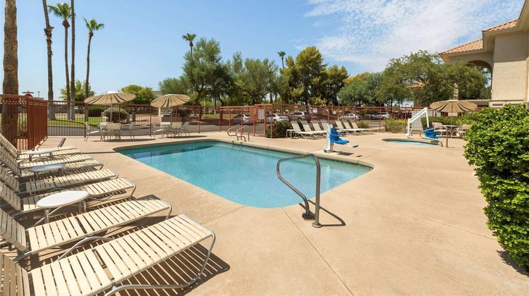 Country Inn & Suites Phoenix Airport Pool