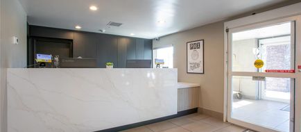 Country Inn & Suites Phoenix Airport Lobby